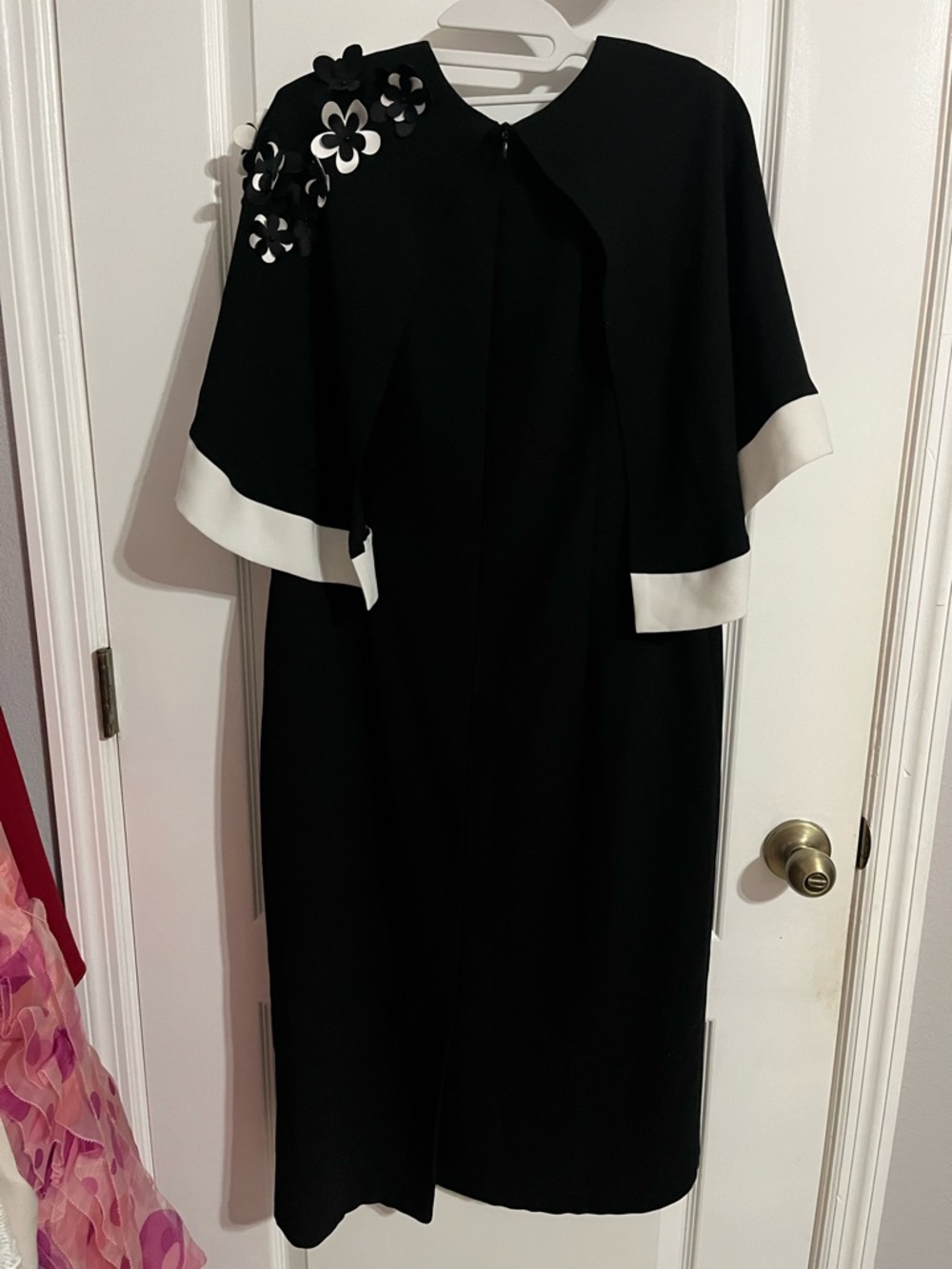 Vintage Elenore Black and White Floral Accent Shift Dress Sz 10 - Picture 3 of 8